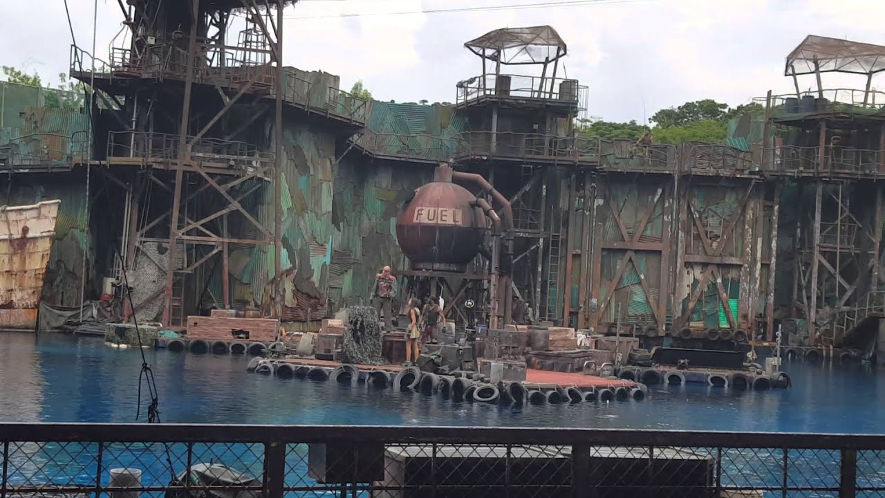 Universal Studios Singapore - Waterworld Show (19/1/2016)