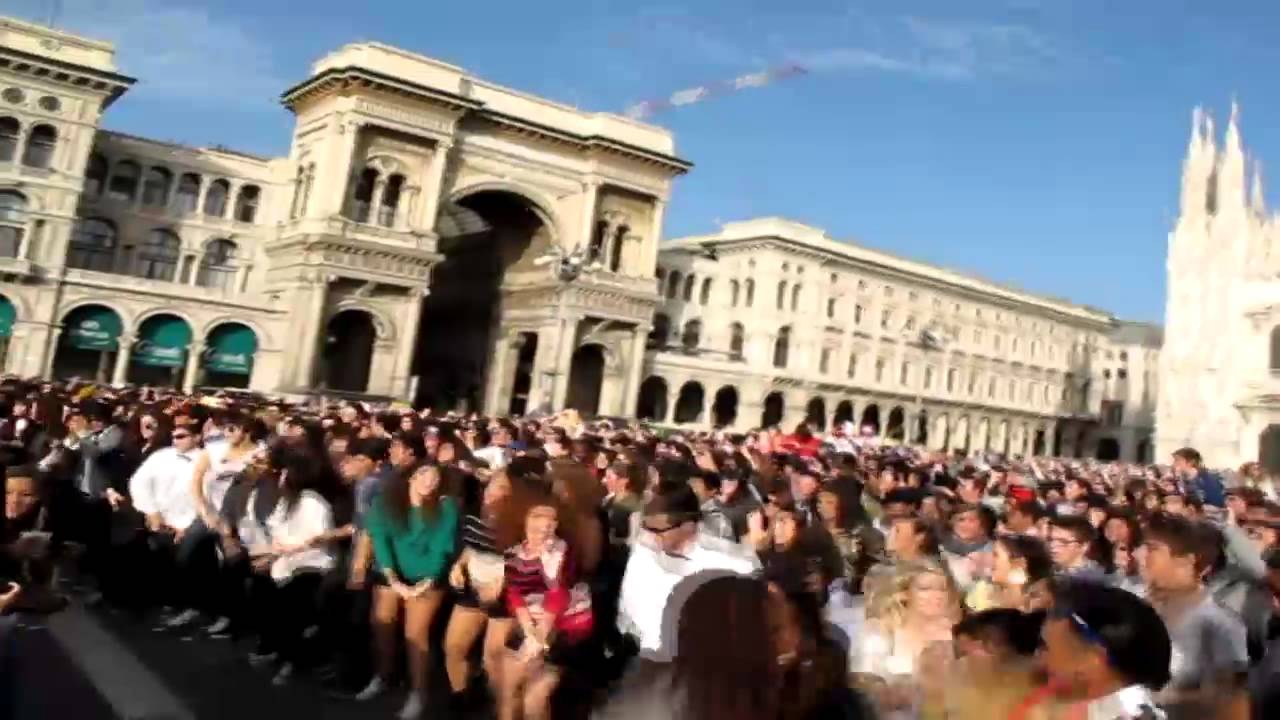 FLASHMOB GANGNAM STYLE DUOMO 21\10\2012 KPOP ITALIA