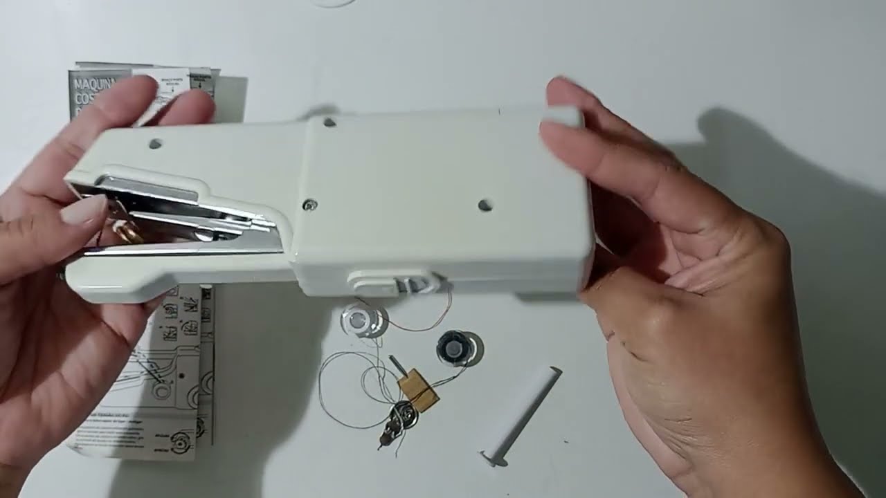 💡Como usar a MÁQUINA DE COSTURA PORTÁTIL?? Canal: Renata Artesanatos Fáceis