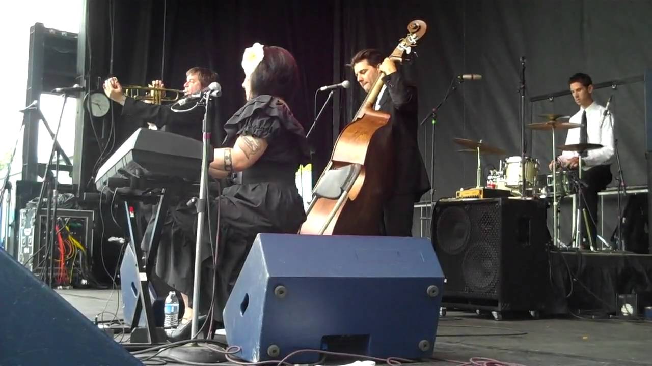 Davina & the Vagabonds 412pm