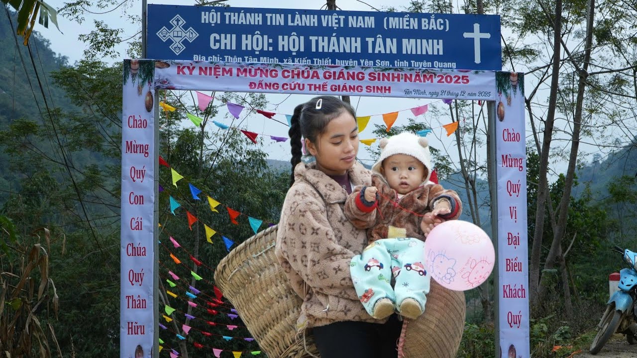 As Christmas approaches, Ly Thi Di and her son wrap up their love together