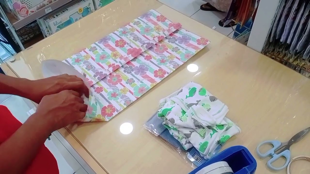 Cara Bungkus kado 