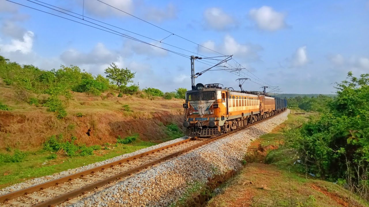 Itarsi WAG5 Twins haul BCN Freight through Vibrant Kumta.