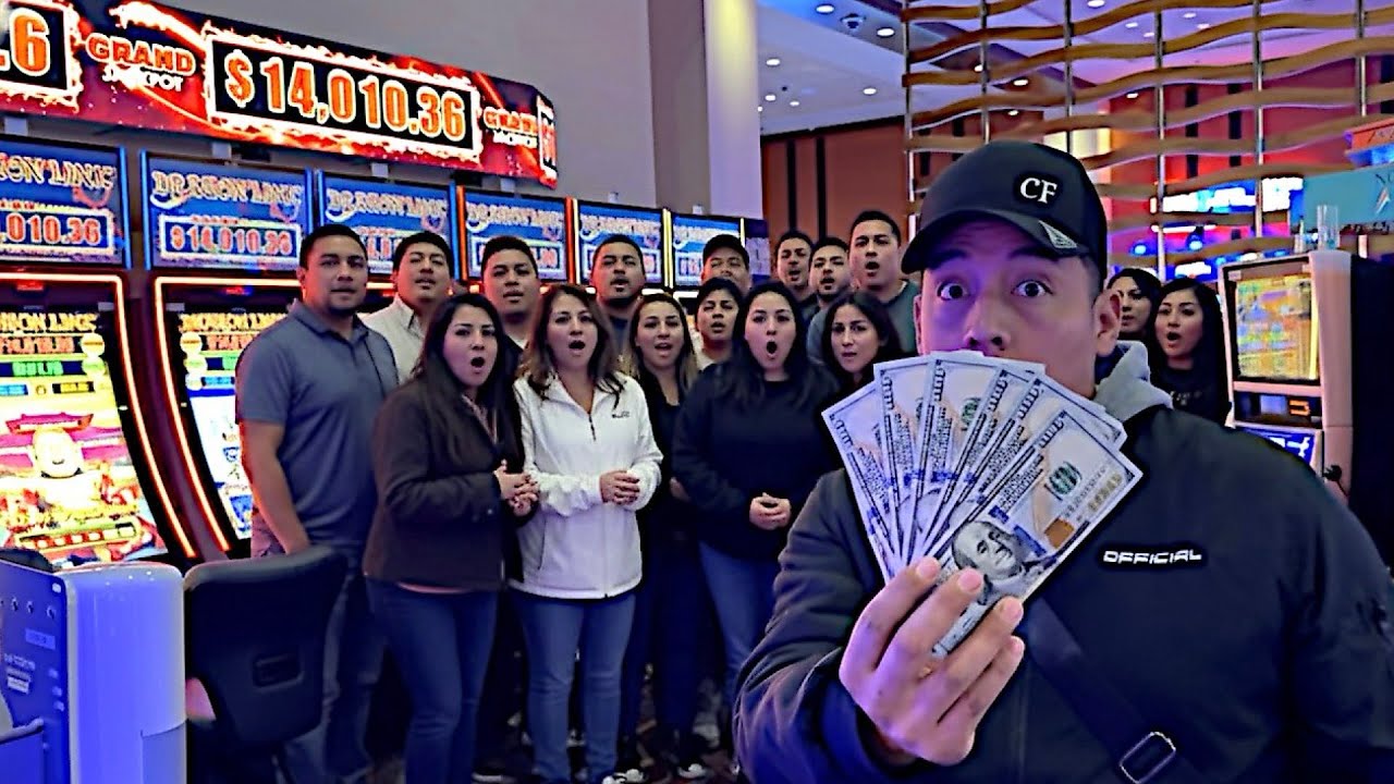 REGALO DINERO! Puse A Prueba La Suerte De Las Personas En El CASINO 🤯