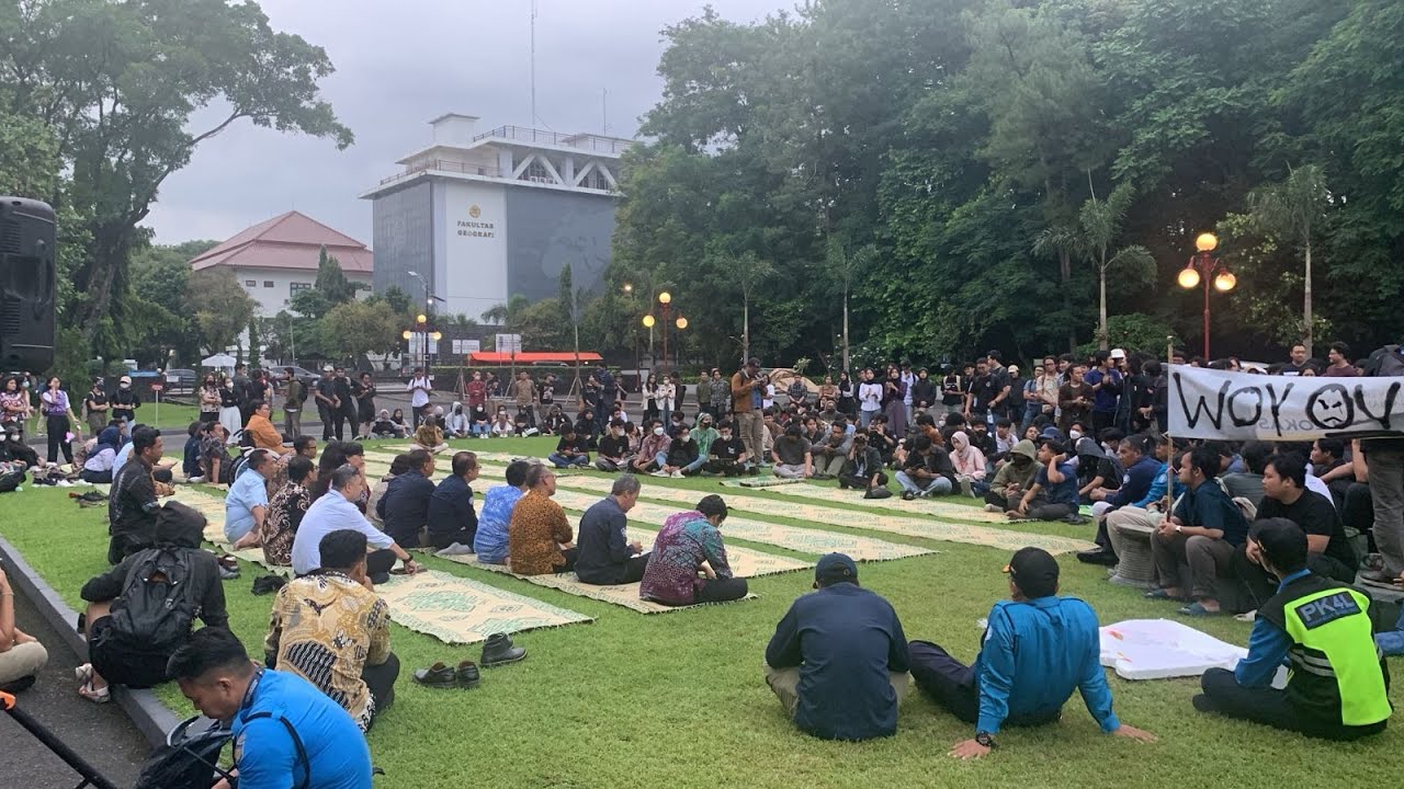 BEM KM UGM Mosi Tidak Percaya Pada Rektor, Lari...