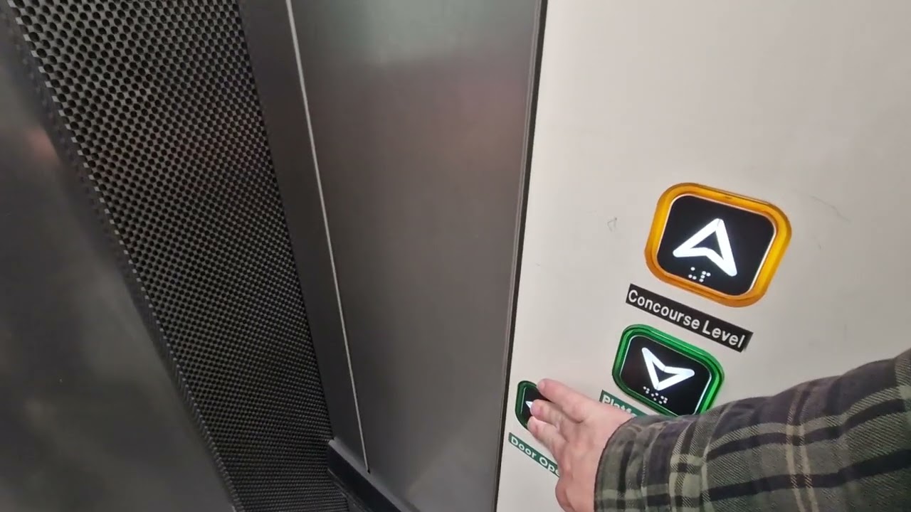 2024 Liftec Express Lift @ Liverpool Central Wirral Line Platforms