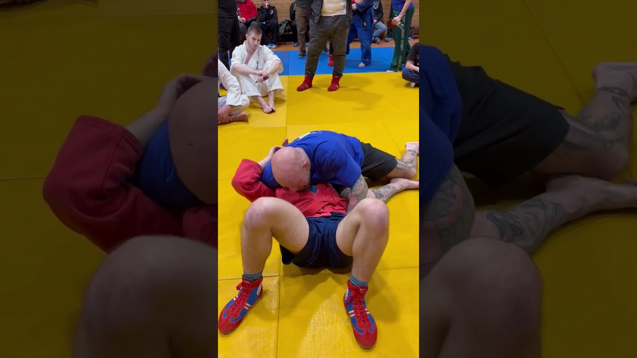 База борьбы от Джеффа Монсона-  его фишка, удушение со стороны головы.