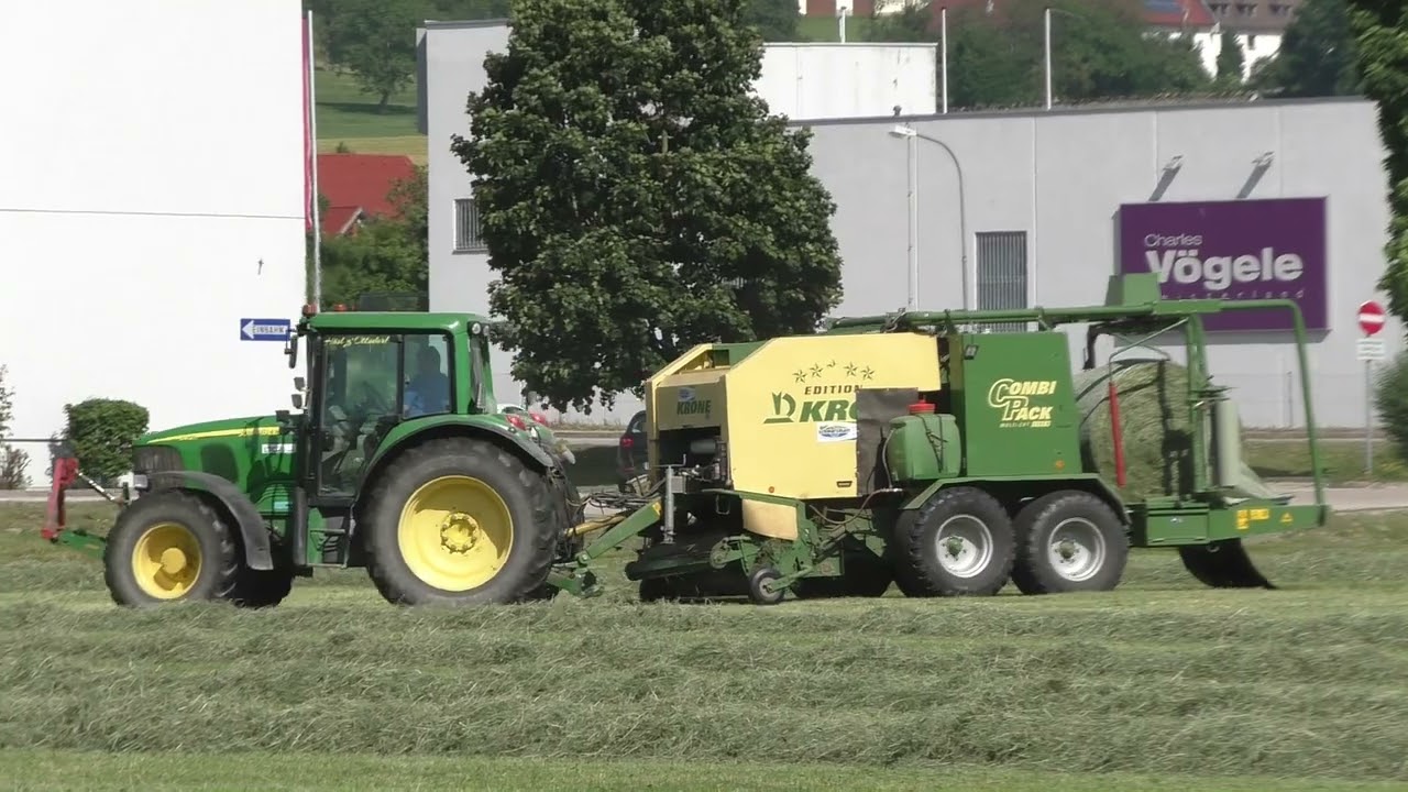 John Deere 6250 mit rundballenpressen Comprima von KRONE entwickelt für den langjährigen Betrieb