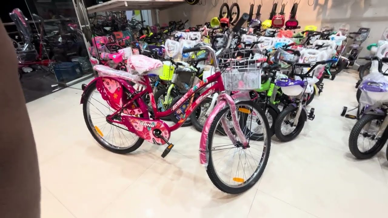 Ladybird👩Cycle 26 Size Model Gang Emira ￼? 😎 