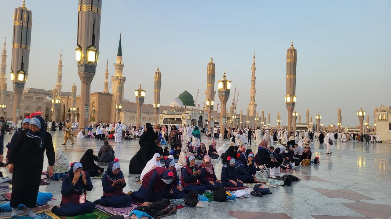 Hajj Pilgrims from China Arrive in Medina 🇨🇳 | A Tour One Month Before Hajj Begins