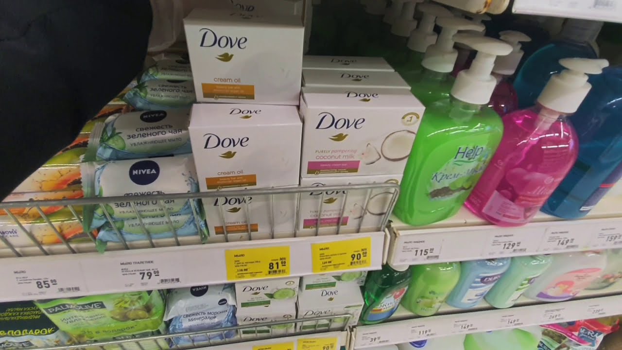 Просто 🤗 раскладываю мыло 🧼 в магазине