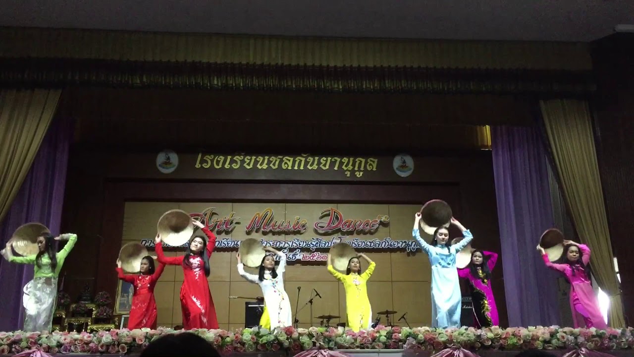 Quê Tôi ระบำหมวกเวียดนาม | โรงเรียนชลกันยานุกูล 2560