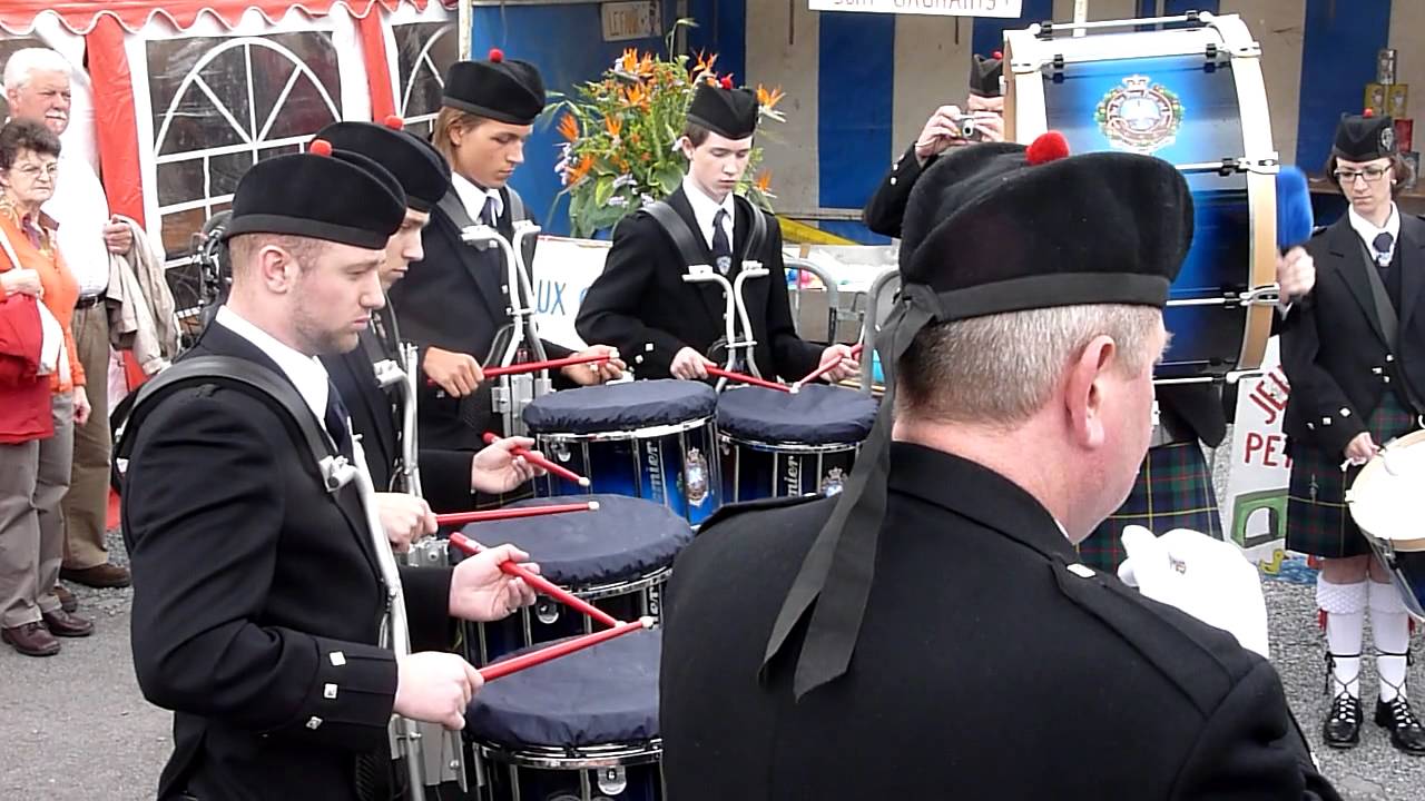 The blue stone pipes and drums