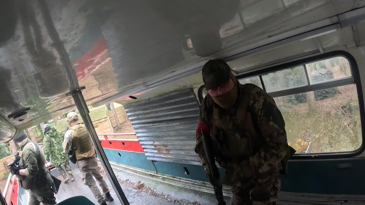 Dumb and Dumber defends the bus