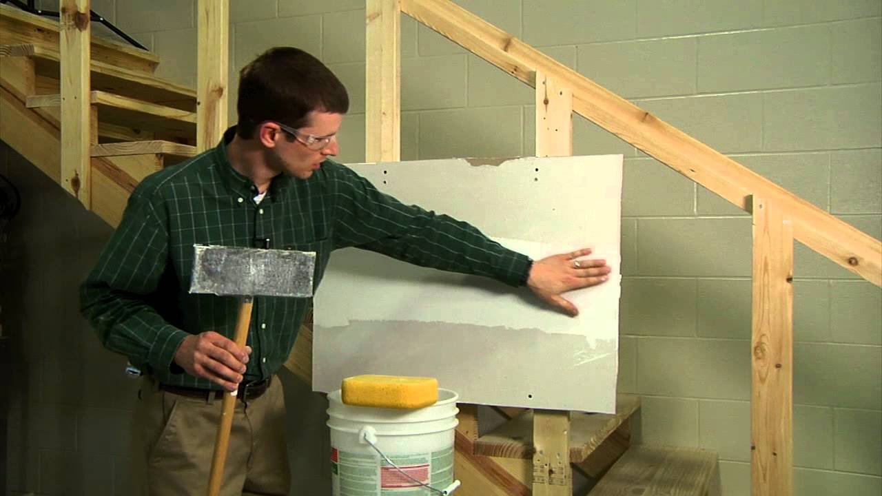 Finishing a Drywall Joint STEP 4