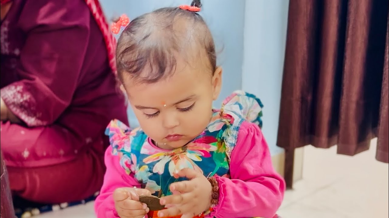 bhagwaan ji ka prasaad utha kar kha gayi shivi 😜😜😄🙏 #mummababylife #mydailyvlog 🤷🏼‍♀️😍❤️🧿🙈👧🏼🫶🏻