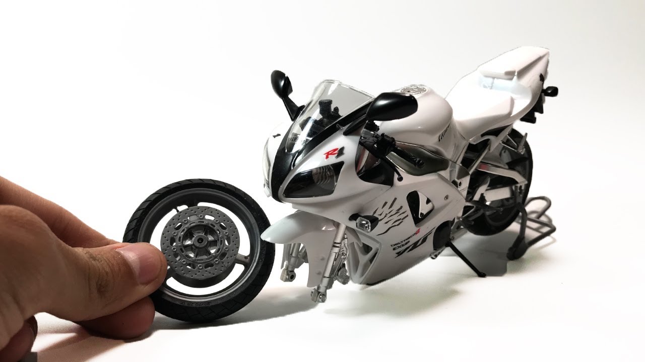 Building a Yamaha YZF R1 - Scale Model - Step by step
