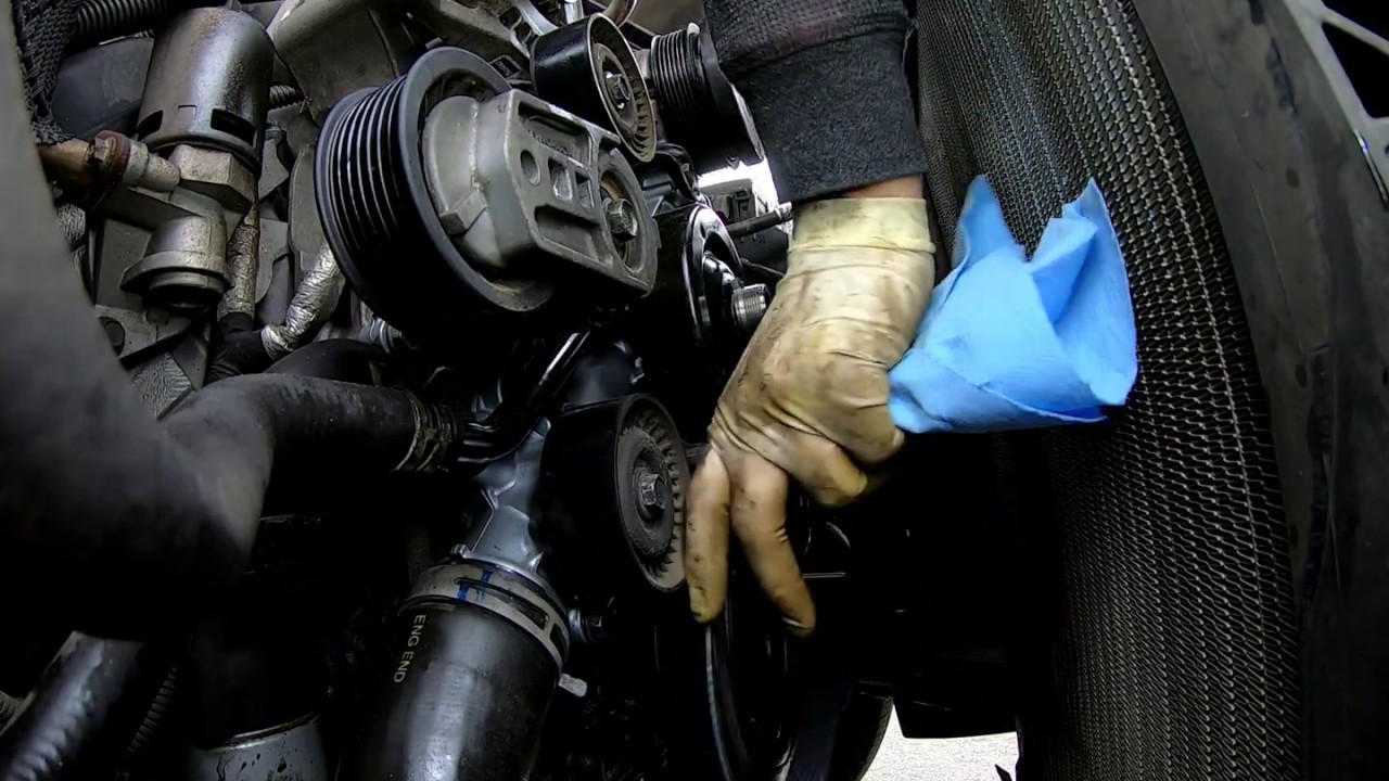 Chrysler Aspen 5.7L Hemi Water pump replacement