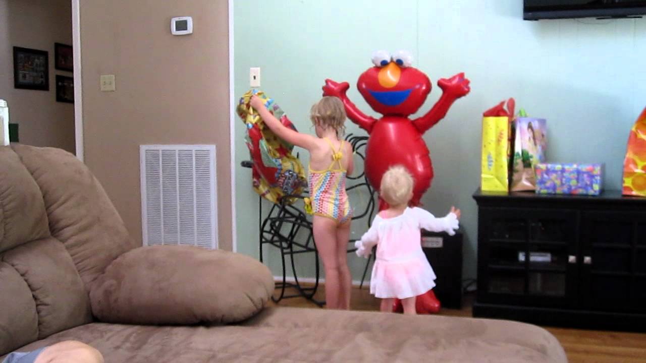 Popping elmo balloon,  big sister upset and little sister happy