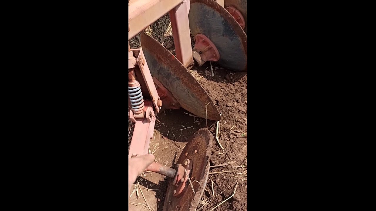 Arado de discos, regulagem e operação