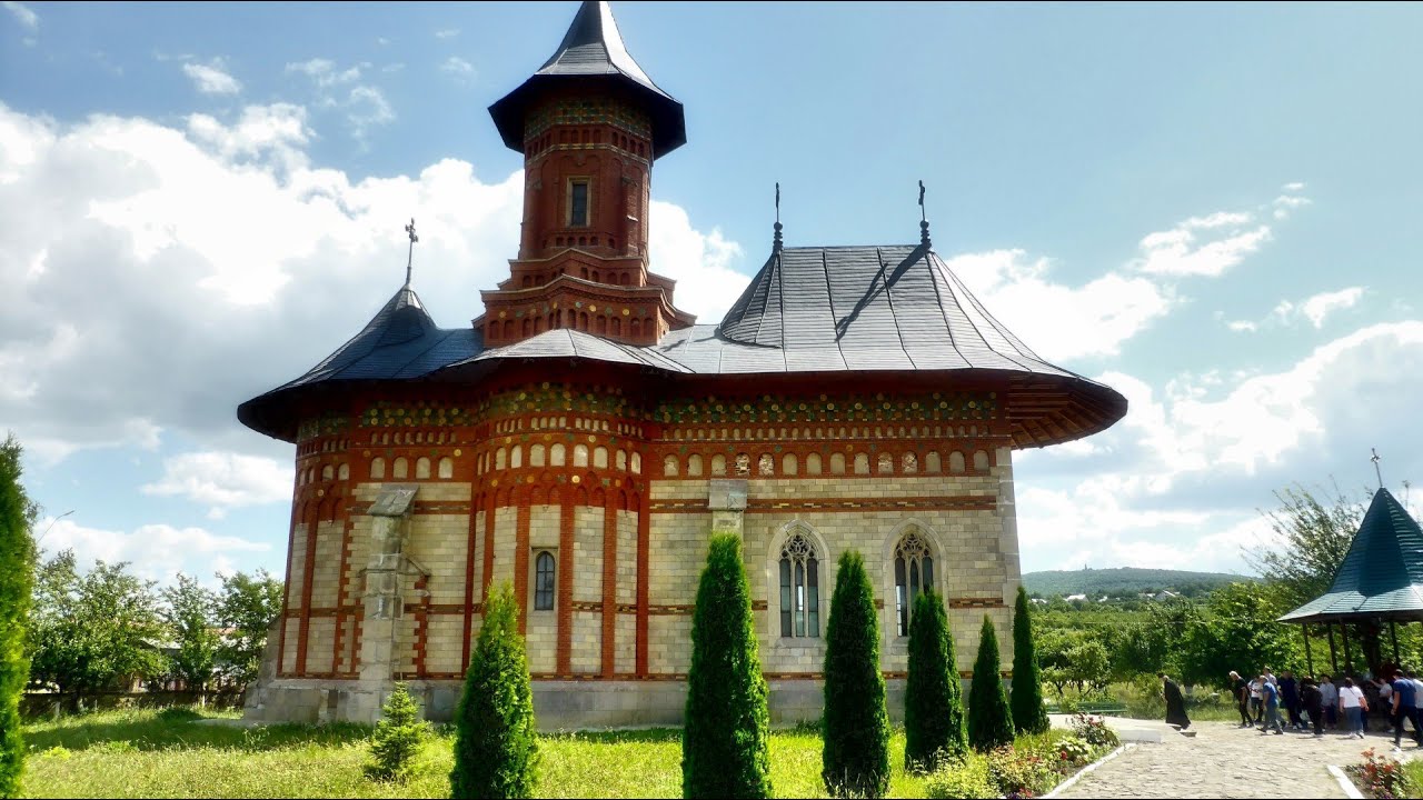 Biserica Sf&acirc;ntul Gheorghe și Curtea Domnească din H&acirc;rlău (Județul Iași, Moldova, Rom&acirc;nia)