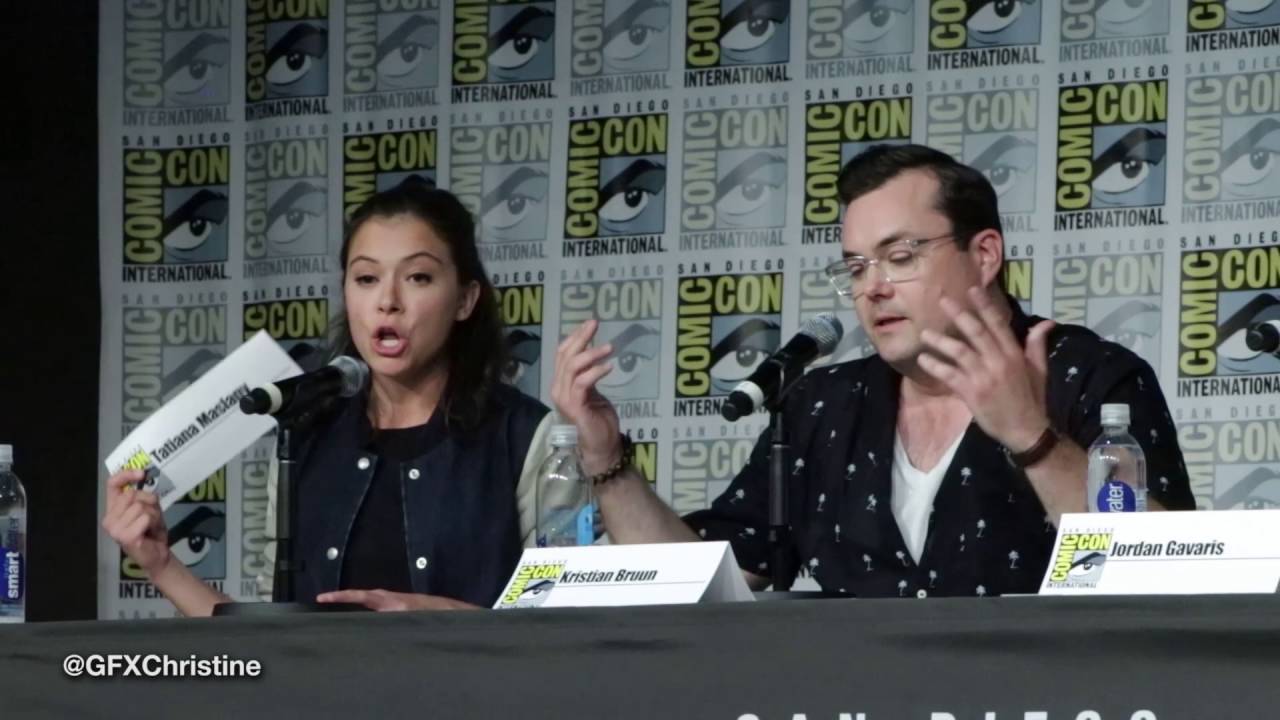 Tatiana Maslany playing Clone Improv at SDCC 2016 - Alison Hendrix