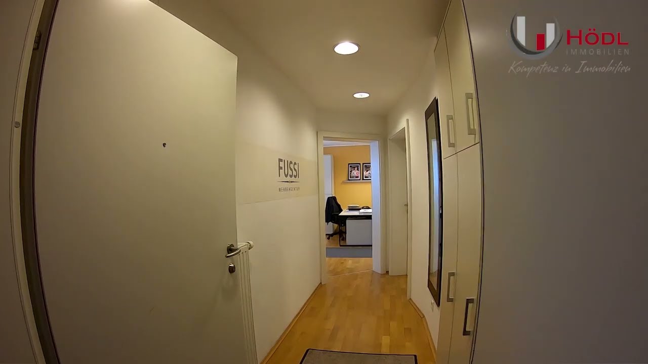 Modernes B&uuml;ro &uuml;ber den D&auml;chern von Klagenfurt