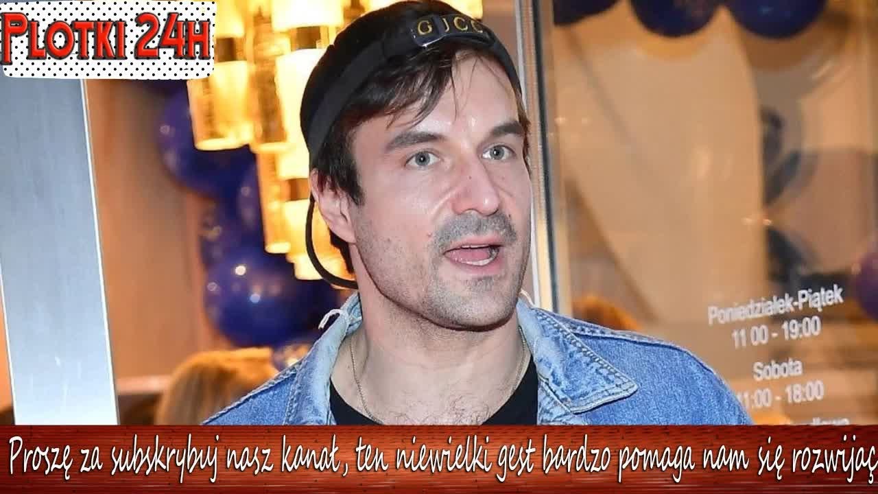 Piotr Stramowski opublikował zdjęcie z obecną partnerką i byłą żoną . ''Zaserwujmy im miłość''