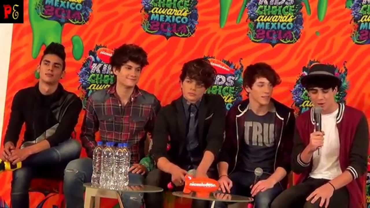 C D 9 - GANAN PREMIO - SALA DE PRENSA - KIDS CHOICE AWARDS MEXICO