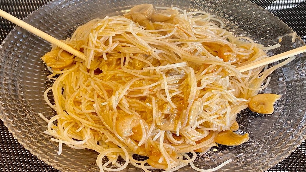 FIDEOS DE ARROZ CHINO EN MAMBO!! FIDEOS DE ARROZ CON VERDURAS Y GAMBAS EN MAMBO!!