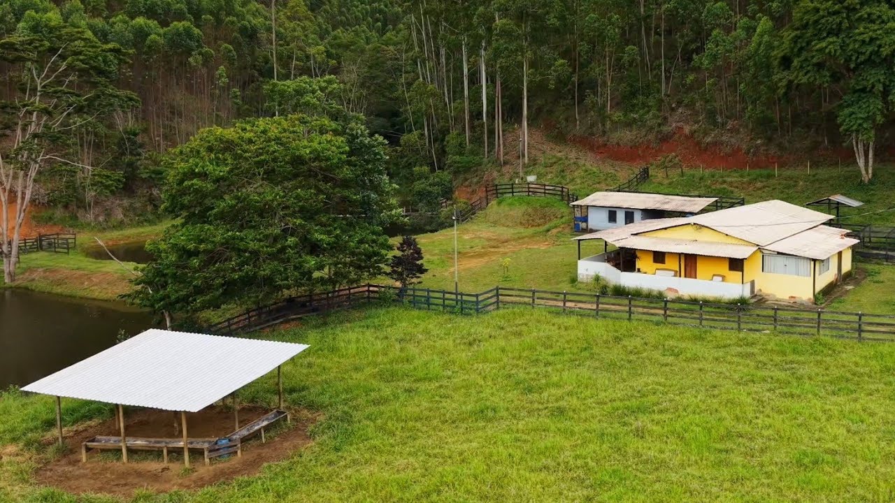 INTERIOR DE MINAS GERAIS, SUÍÇO, LOCALIDADE COM MUITAS PROPRIEDADES RURAIS.