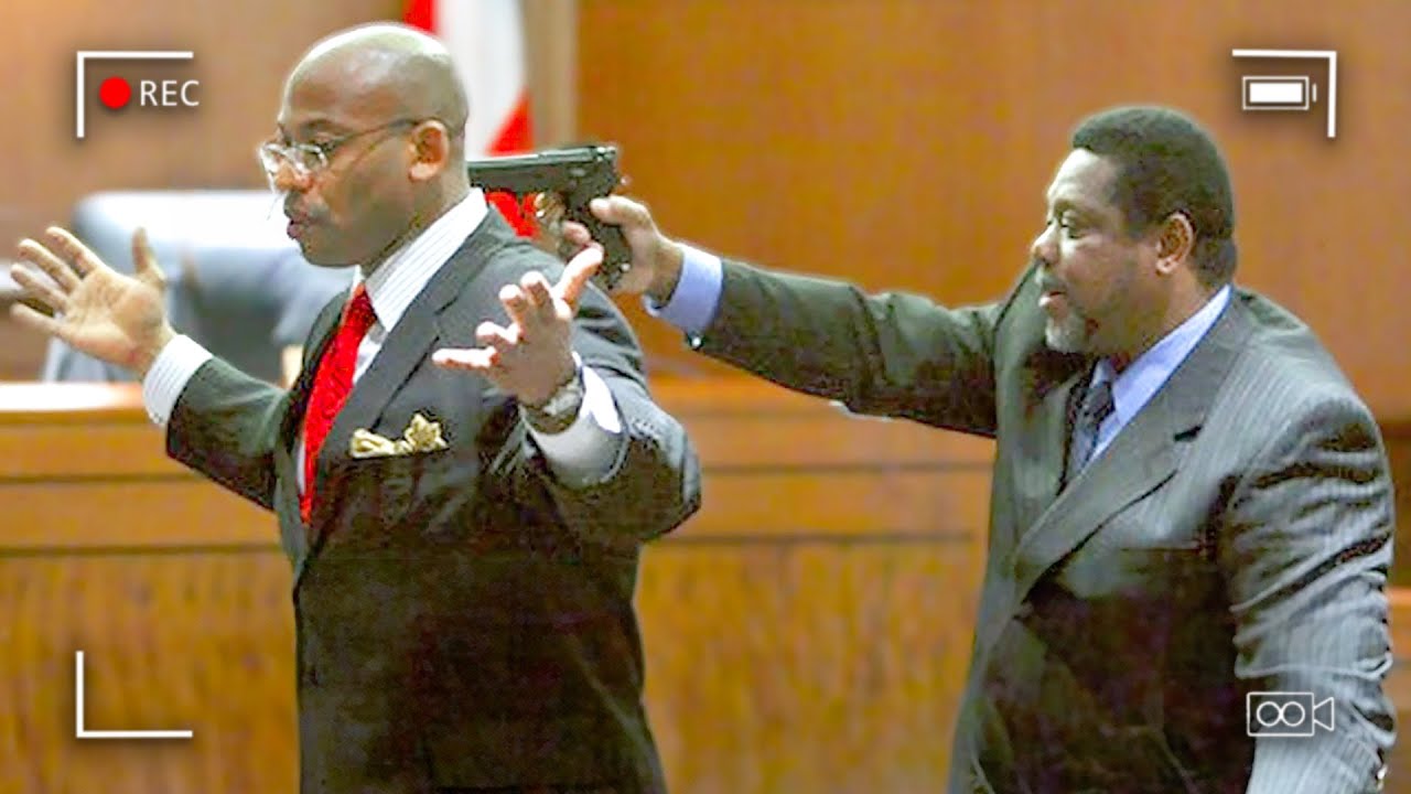 Convict Kills Prosecutor in Court, Thinks He's Going Home