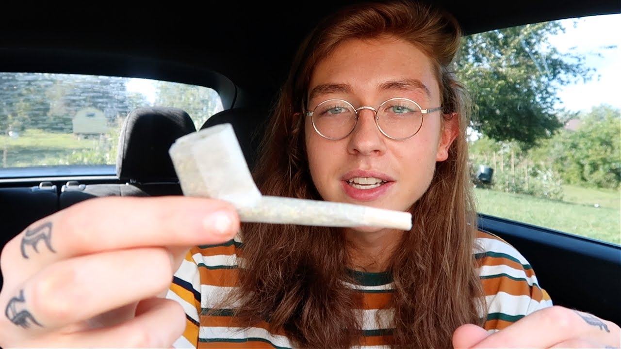 rolling & smoking a pipe joint (hotbox)