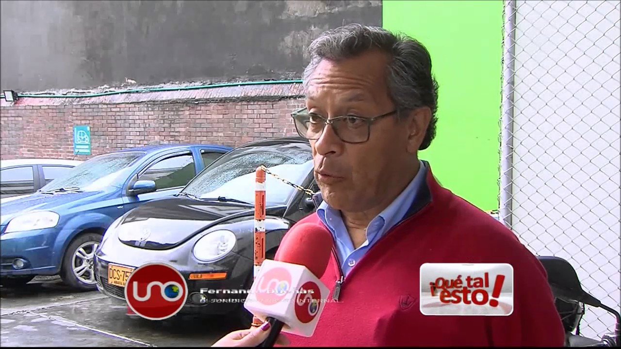 Un parqueadero en medio del trancón resolvió dedicarse al negocio de los peajes