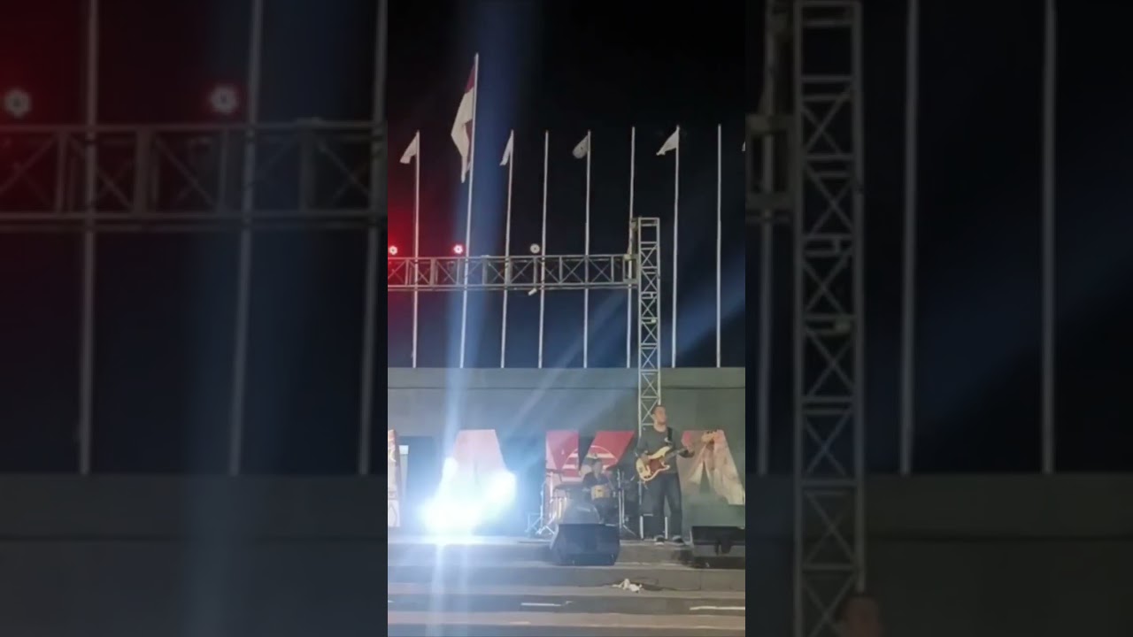 Bento - Cover by Alex ALLXTRI - live perform at Pantai anjungan losari - Makassar