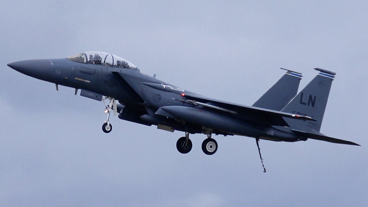 F-15E Emergency Landing: Lakenheath base F-15,F-35A close action