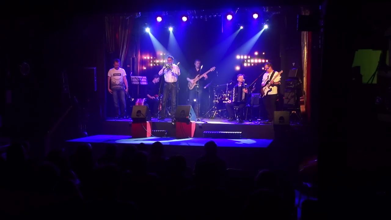 2015-11-18 - Maja Sikorowska i Sok&oacute;ł Orkestar koncert w Old Timers Garage Katowice