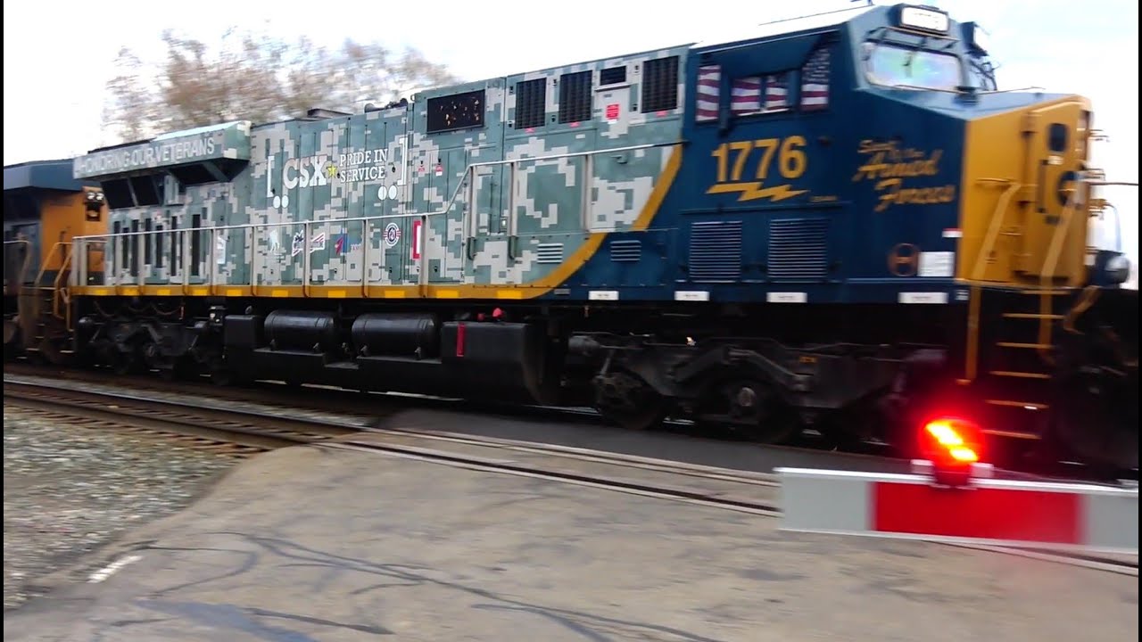 Very Cool CSX Heritage Unit Powers Tank Train! Big Norfolk Southern Manifest Train + More Trains!