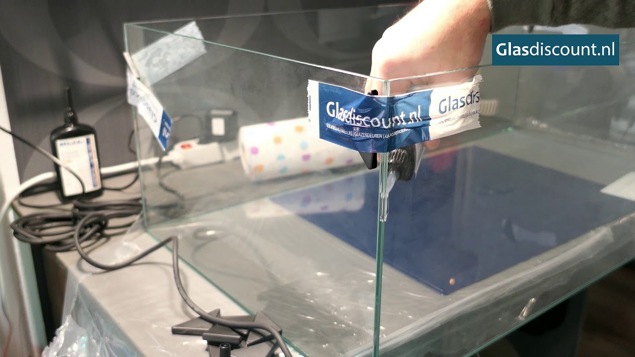 Uv Lijmen van een vitrine  Glasdiscount.nl