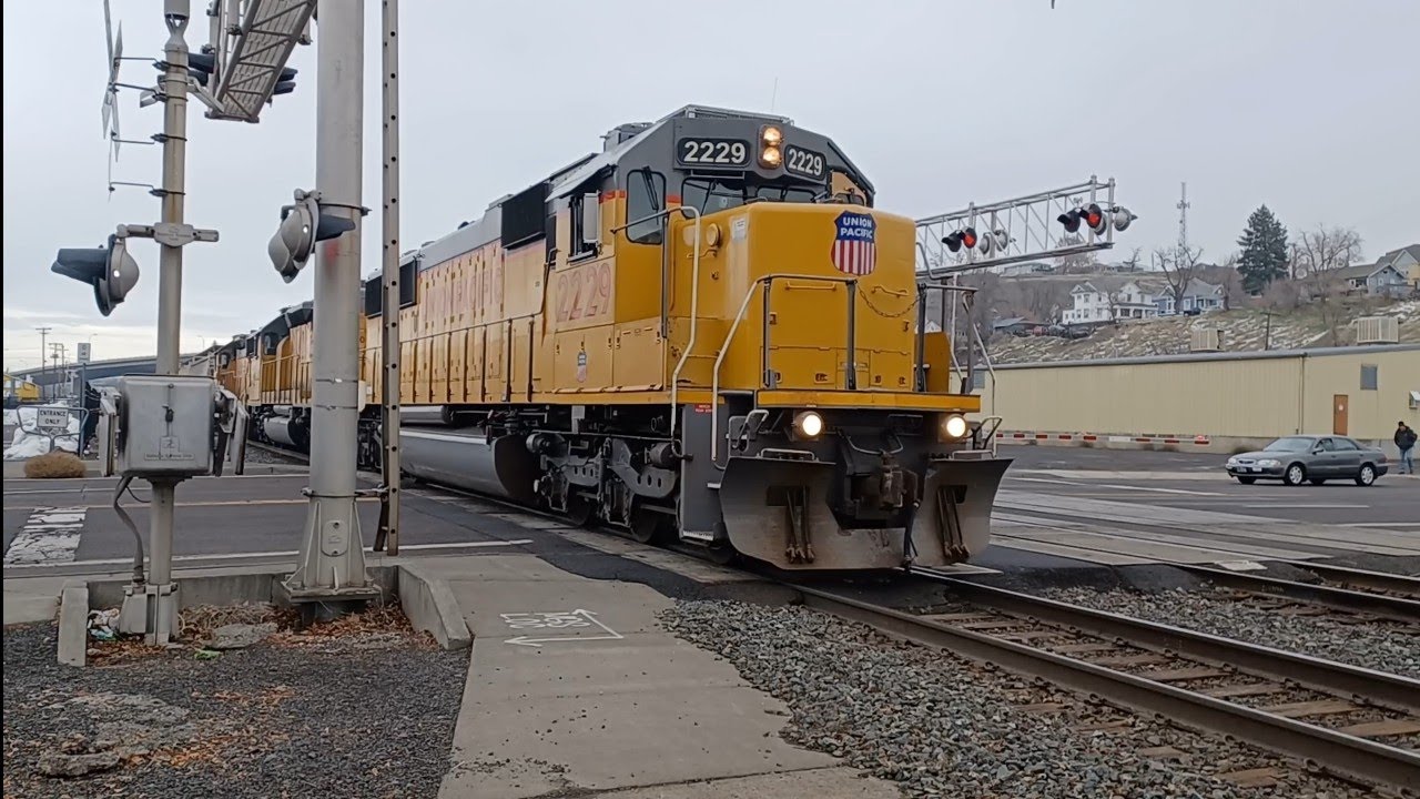 Union Pacific SD60, SD40N, GP39-2 in Pendleton OR,