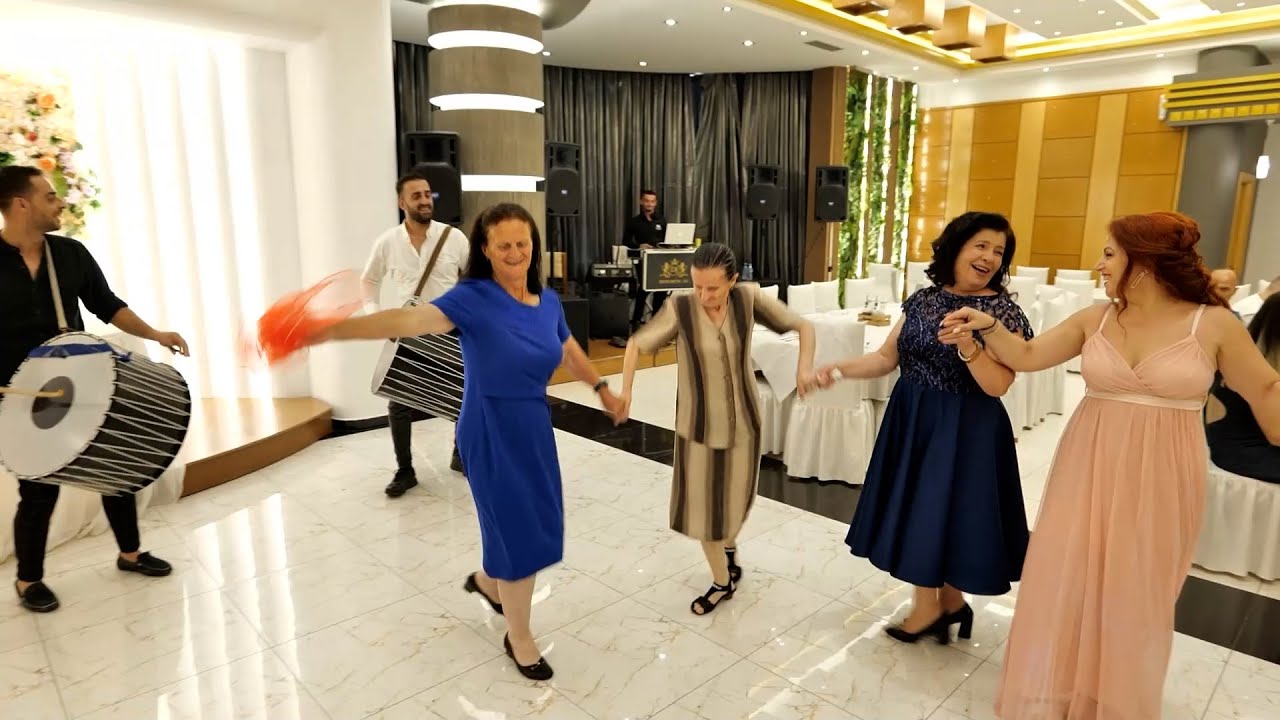 Dasma Dibrane/ Gjyshja ja merr vallen ne dasmen e mbeses