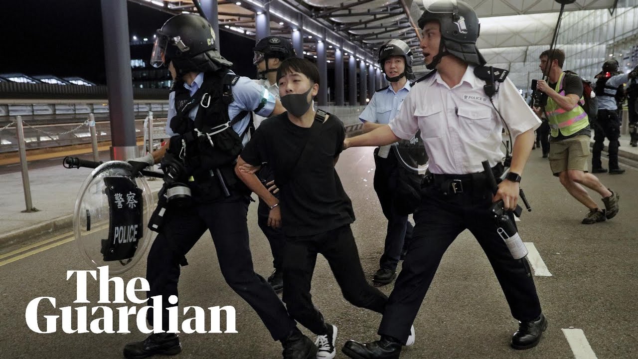 Hong Kong: airport protests descend into violence