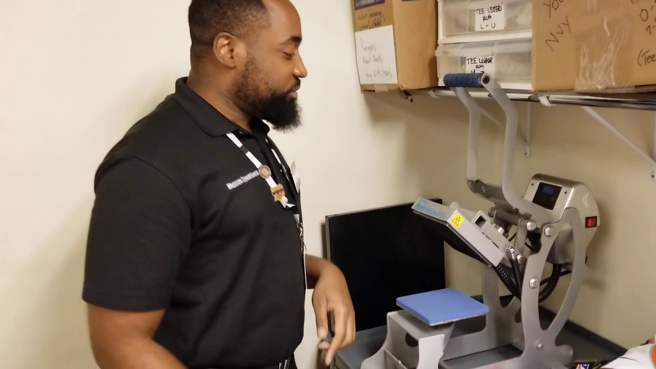 Learning how to use a heat press shoulder and sleeve patch machine