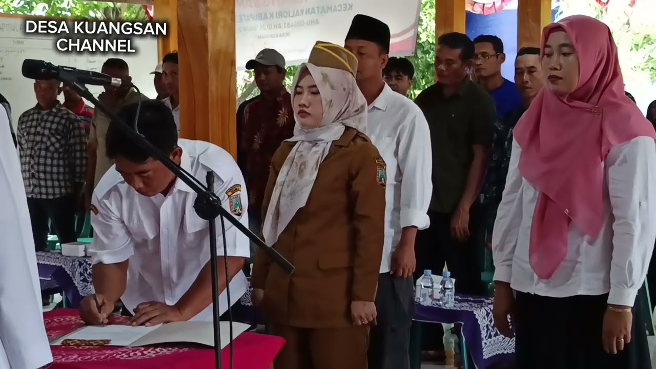 Pengambilan sumpah dan pelantikan perangkat desa baru
