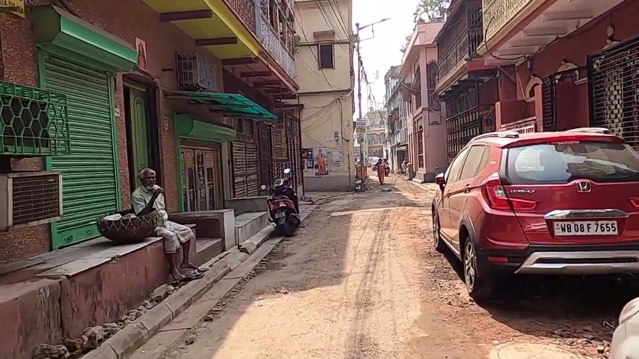 walking through the back roads of Kolkata India, Calcutta India, City of Joy, West Bengal