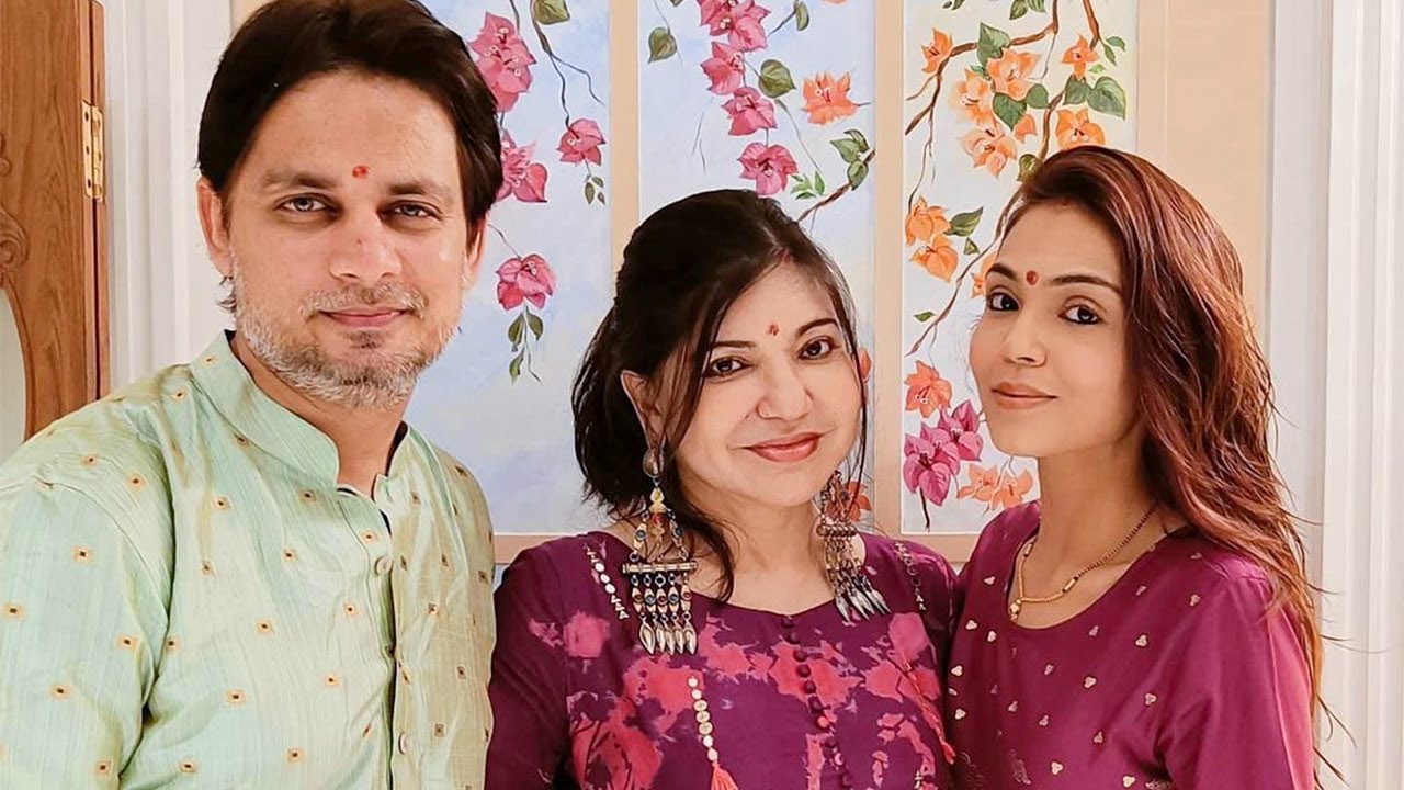 Singer Alka Yagnik With Son-in-Law & Daughter | Father, Mother, Brother, Husband