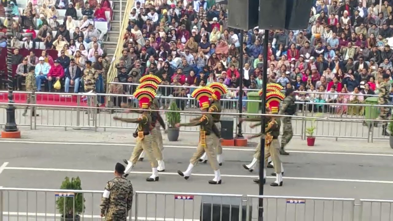 पंजाब के अमृतसर के पास अटारी-वाघा सीमा पर आयोजित किया जाने वाला एक देशभक्तिपूर्ण, नाटकीय अभ्यास है।