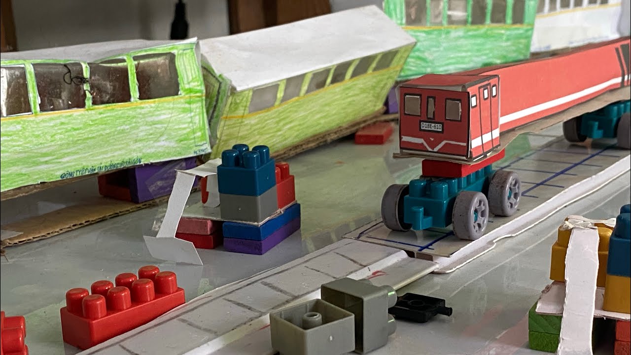 Đường ray tàu hỏa bị gãy ngiêm trọng/ greawes rallway train 