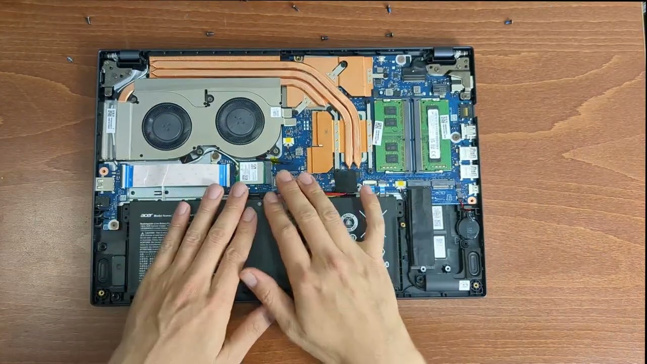 Acer Aspire 7 (2022) Teardown and Upgrade RAM/SSD in 4K