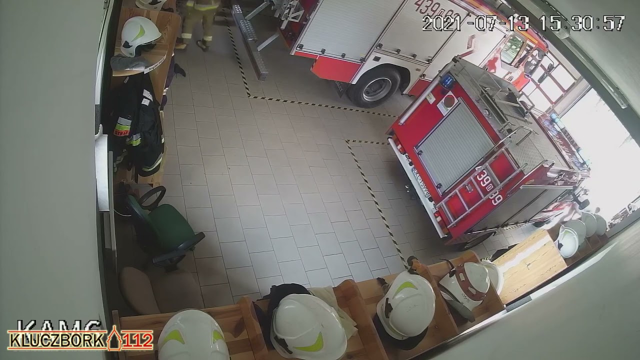 Wyjazd alarmowy OSP Jasienie do pożaru zboża nagranie z monitoringu